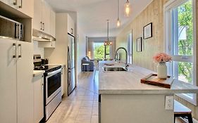 L'Architect 1 Bedroom Apartment in St Roch Quebec City by Belzile&Nicolas